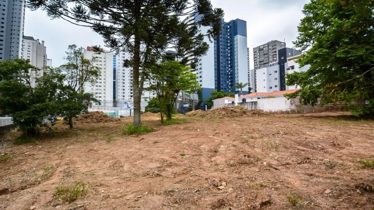 TERRENO EM EXCELENTE LOCALIZAÇÃO NO CHAMPAGNAT Terreno excelente localização no Champagnat