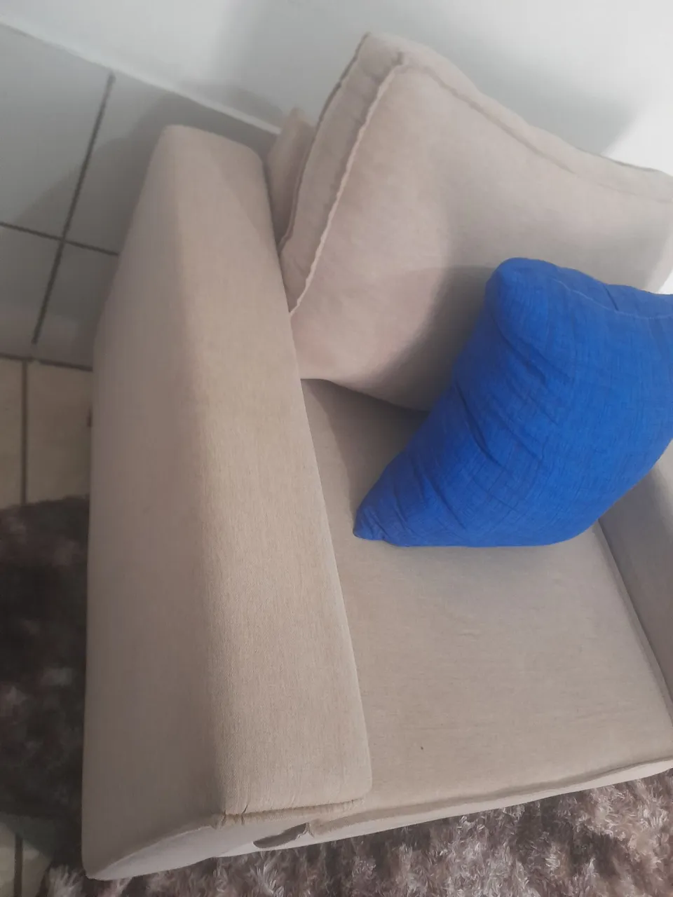 Poltrona Confortável com Almofada Azul
