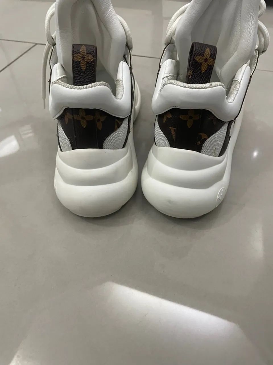Tênis Louis Vuitton branco - Foto 3