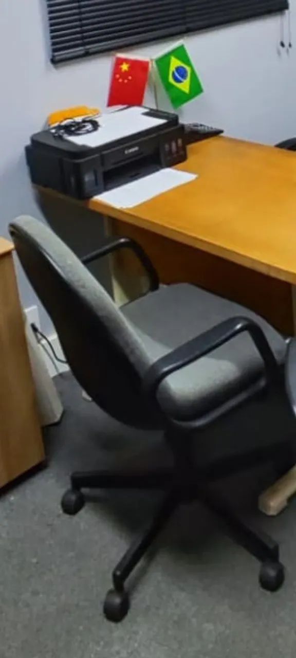 Cadeira Presidente Executiva Giroflex Luxo Robusta Tecido Cinza Ajuste de Altura  - Foto 2