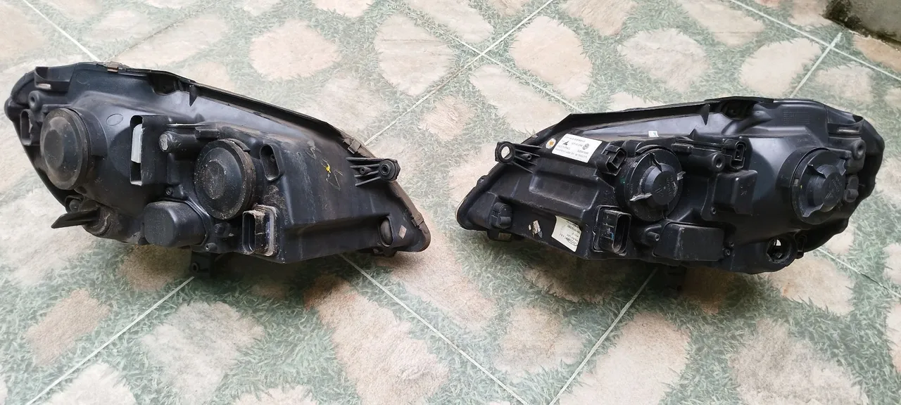 Faróis Dianteiros - Peças Automotivas