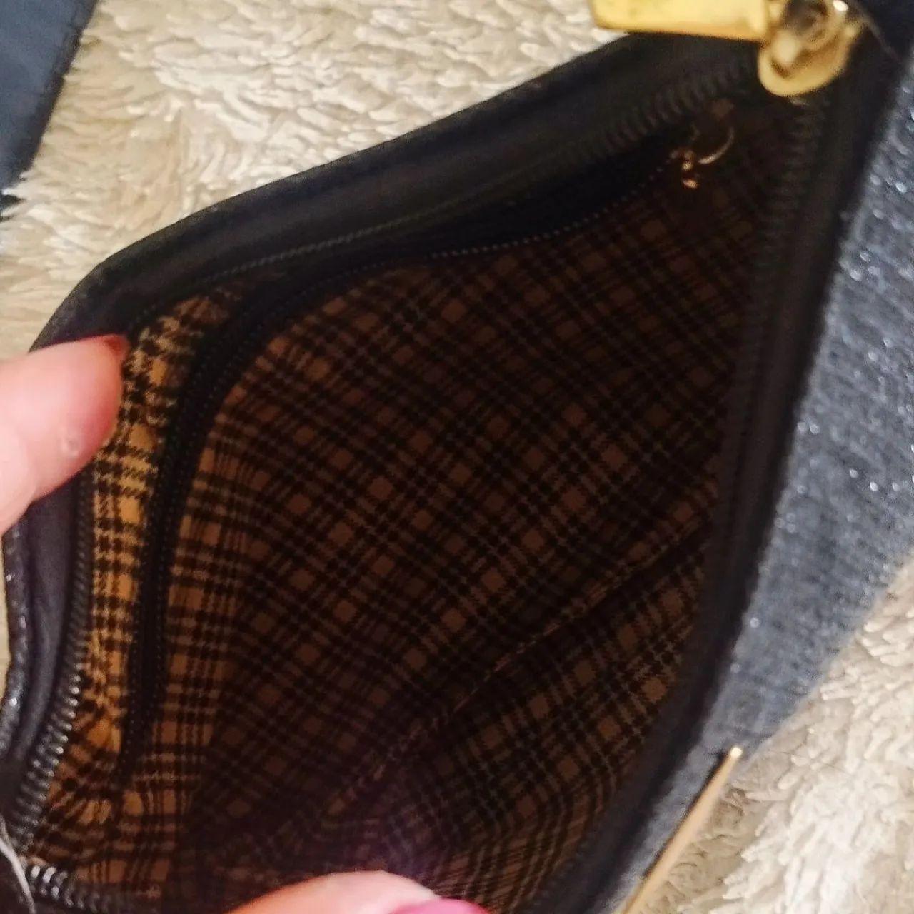 Bolsa preta com brilho sútil!! - Foto 3