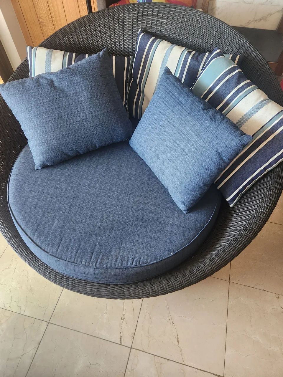 Sofá chaise preta - Trançarte (com almofadas) - Foto 2