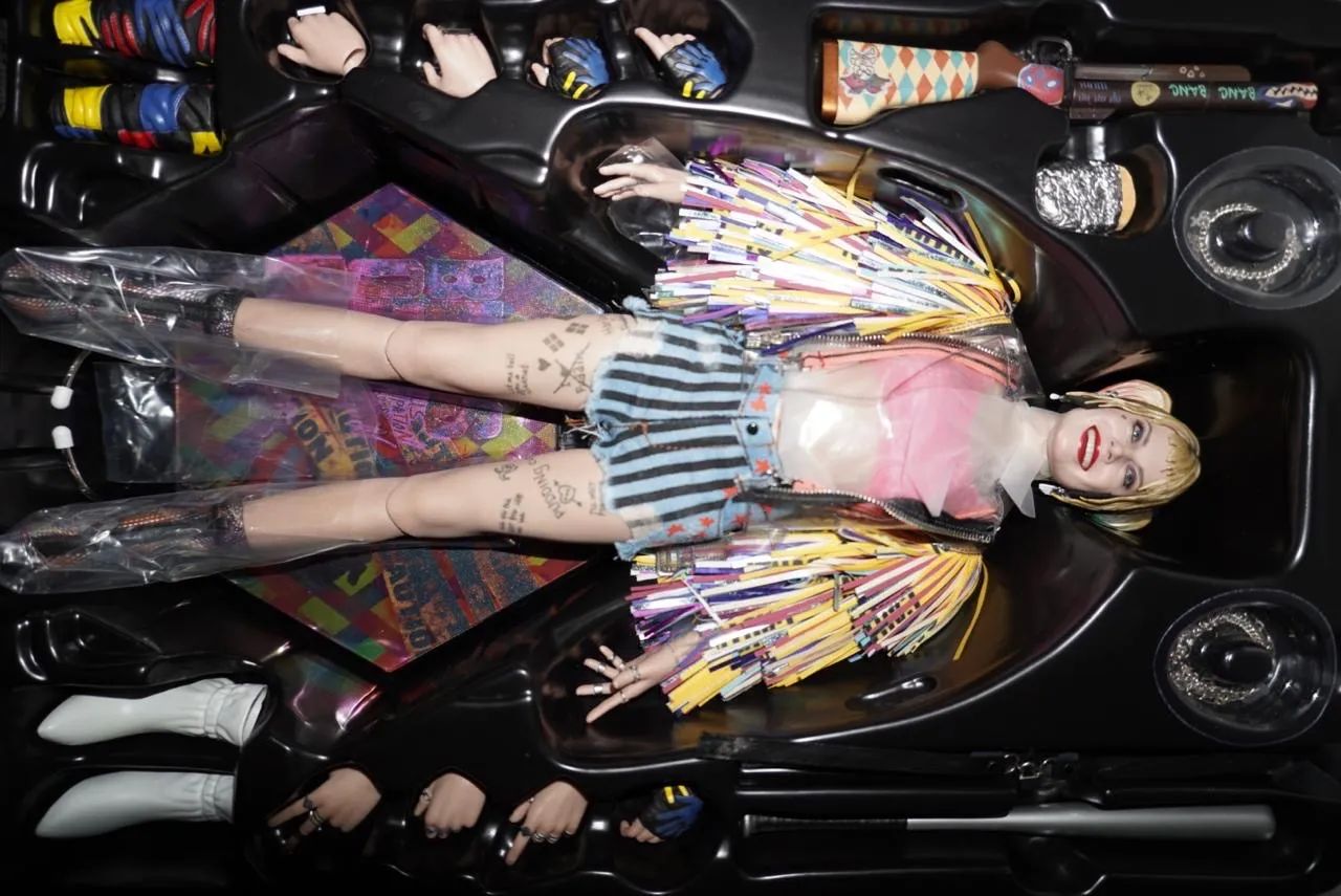 Hot Toys Harley Quinn ?Arlequina? - Foto 3