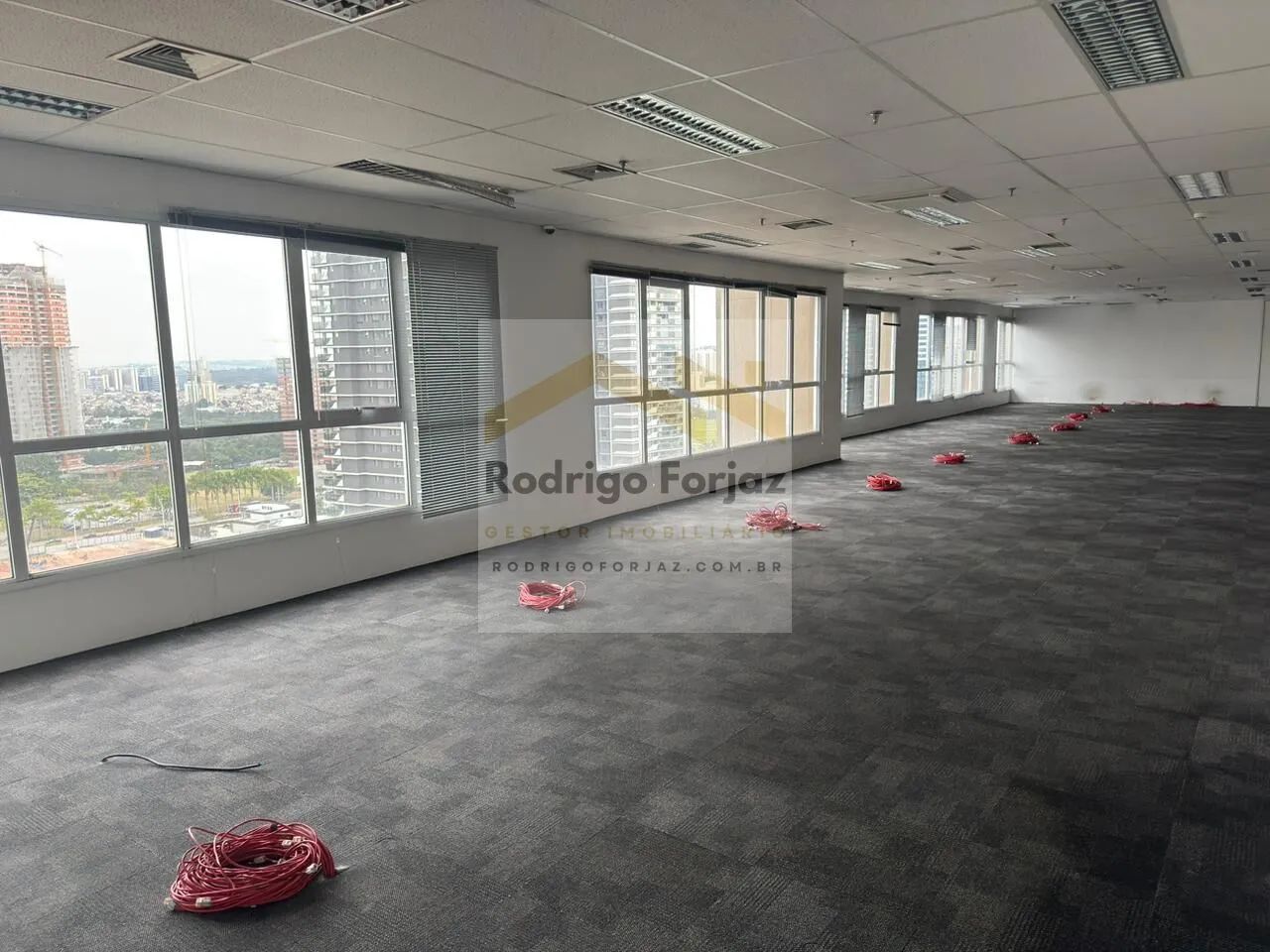Condomínio Alpha Square - EXCELENTE SALA COMERCIAL SEMI MOBILIADA LOCAÇÃO ALPHAVILLE, A/C: - Foto 4