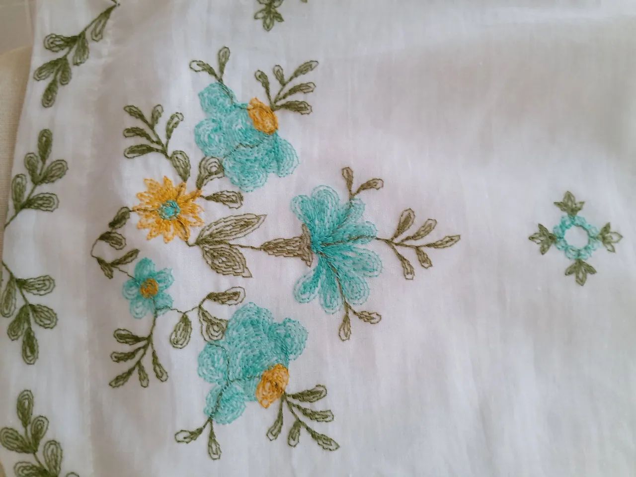 Saia Branca Bordada Nova c/ Etiqueta Espaço Virtual - TAM G - Foto 3