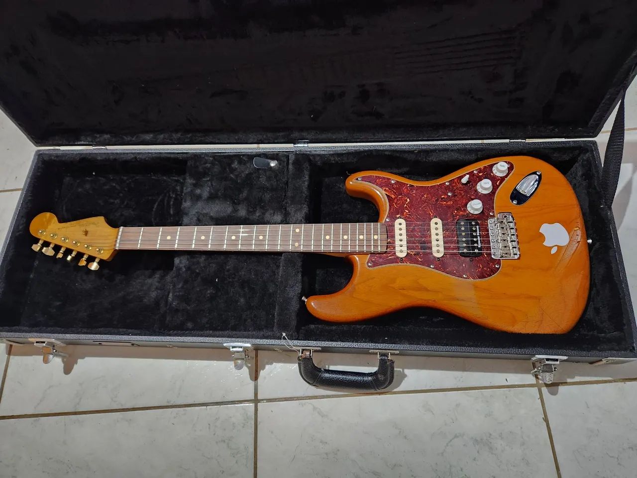 Guitarra fender stratocaster mexicana + case gator rígido