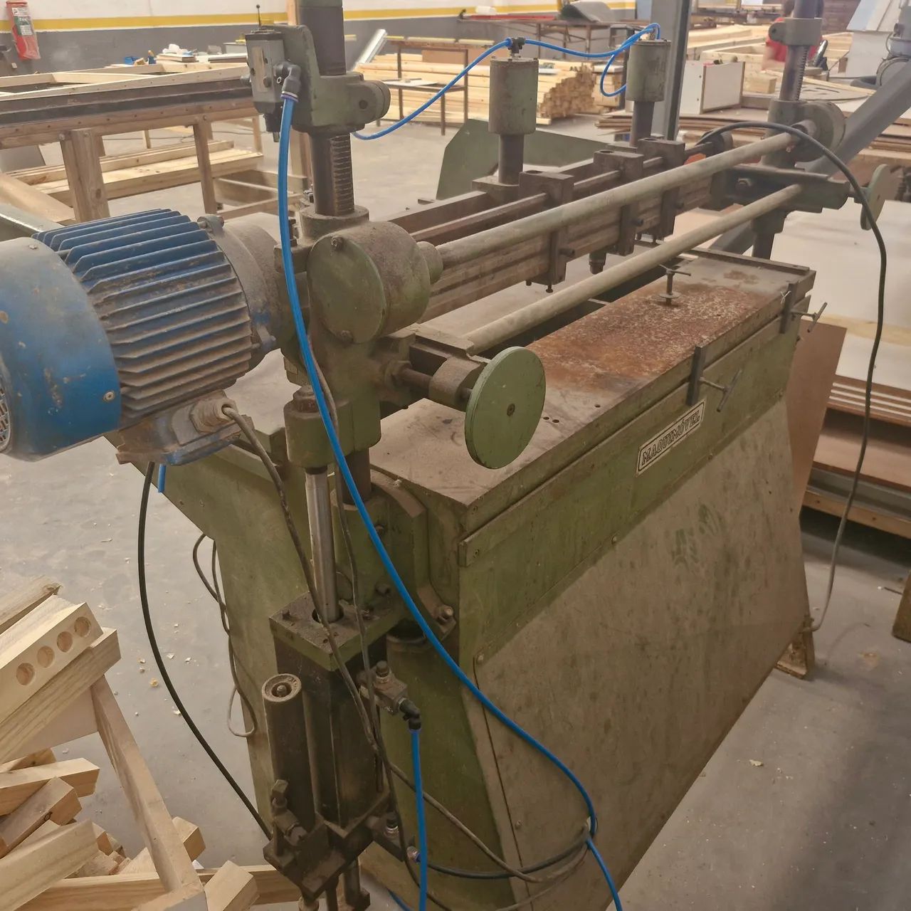 Furadeira multipla  maquimovel