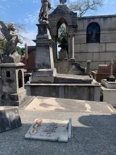 JAZIGO PERPÉTUO NO CEMITÉRIO DO CAJU, RJ - ALA NOBRE