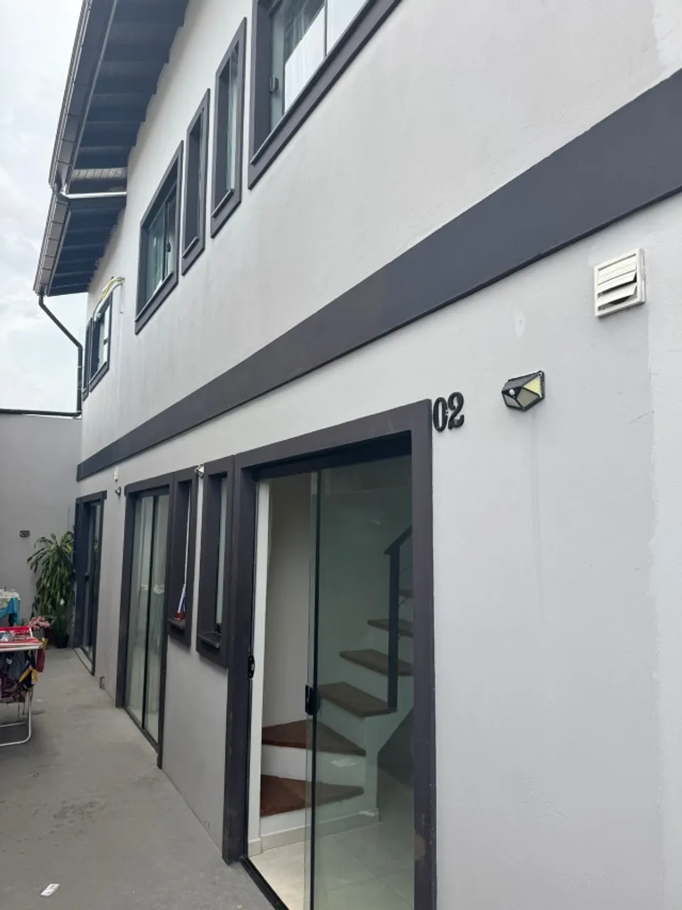 Sobrado de 1 quarto mobiliado, excelente padrão e localização em Capoeiras