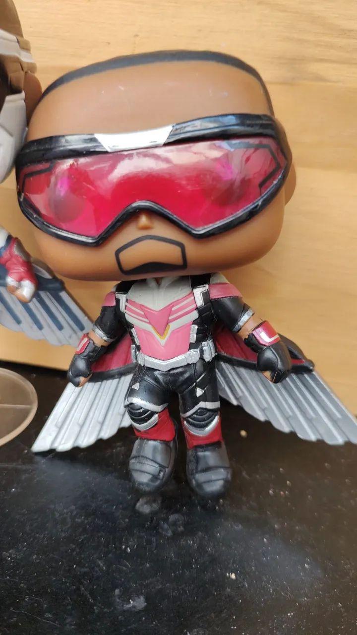 funko pop falcon  812