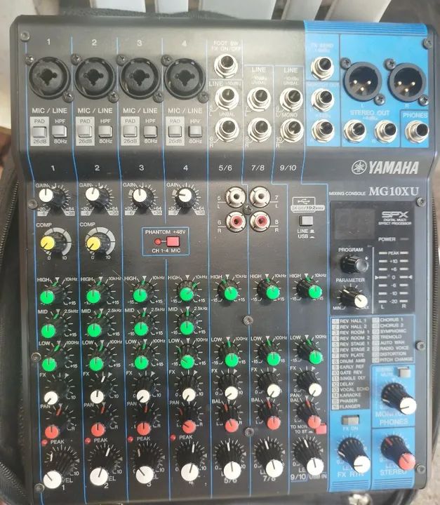 Mesa de Som Yamaha MG10XU - 10 Canais