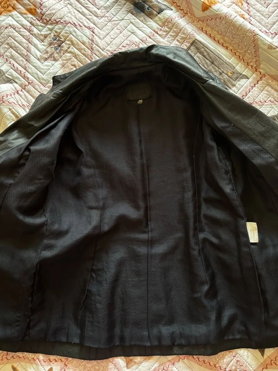 Blaser de couro preta feminina usado veste 38/40 150,00 Canoas - Foto 3