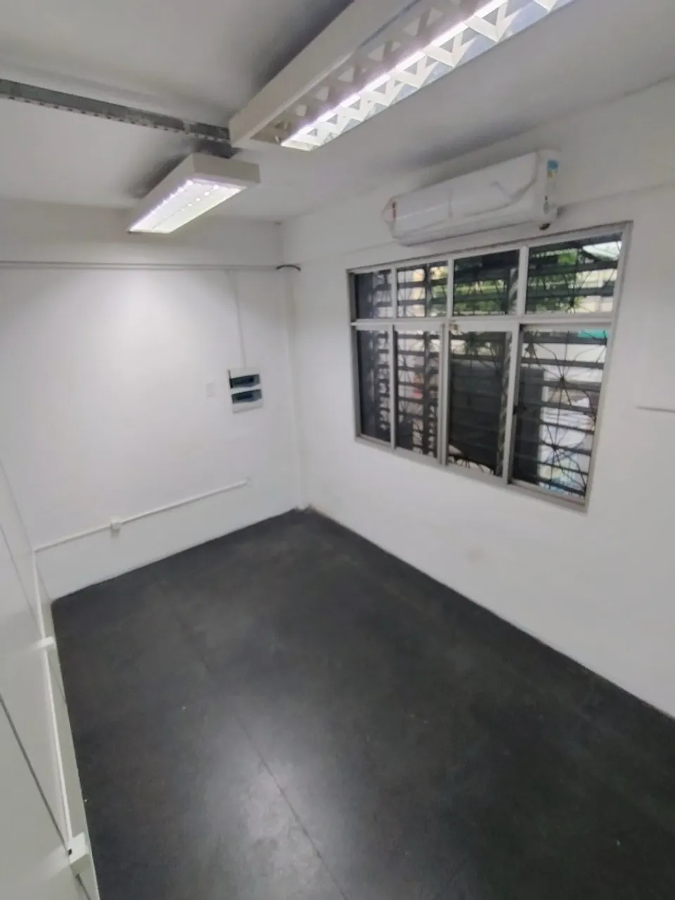 Alugo amplas salas comerciais na Praça 14