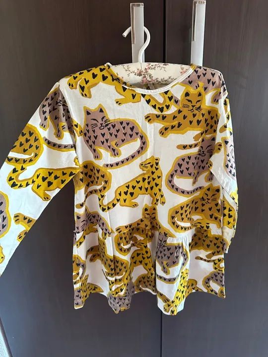Vestido Fábula estampa onças 