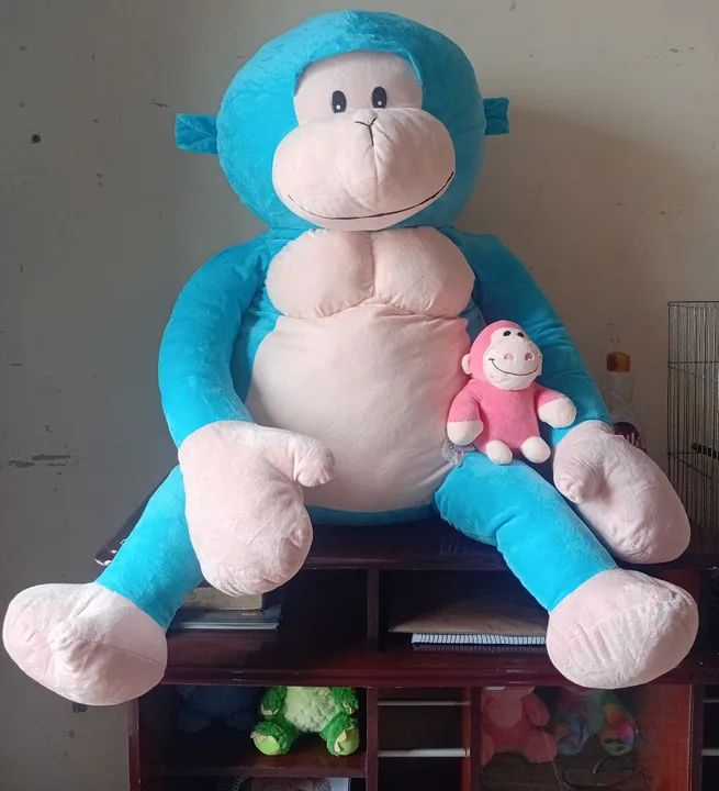 PELUCIA GIGANTE 1 METRO E 23 CM - Macaco Azul e Macaco rosa de 16 cm - Foto 2