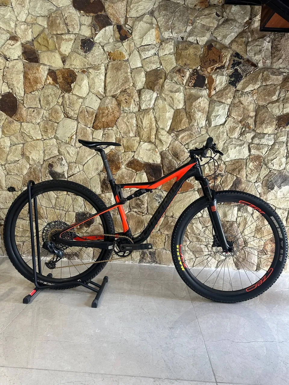 Bic. Mountain Bike Aro29 cannondale carbono