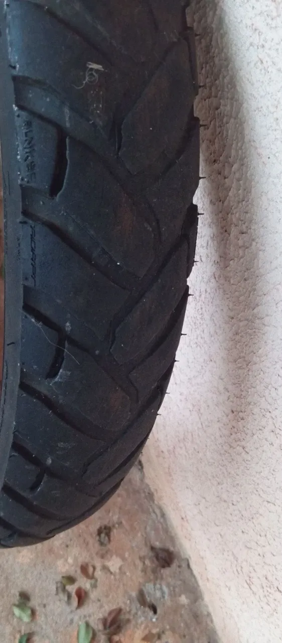 Pneu de moto usado - 90 90 aro19