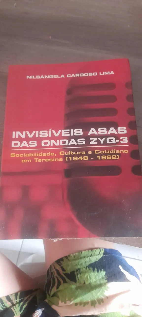 Livro 'Invisíveis Asas das Ondas ZYQ-3' - Sociabilidade