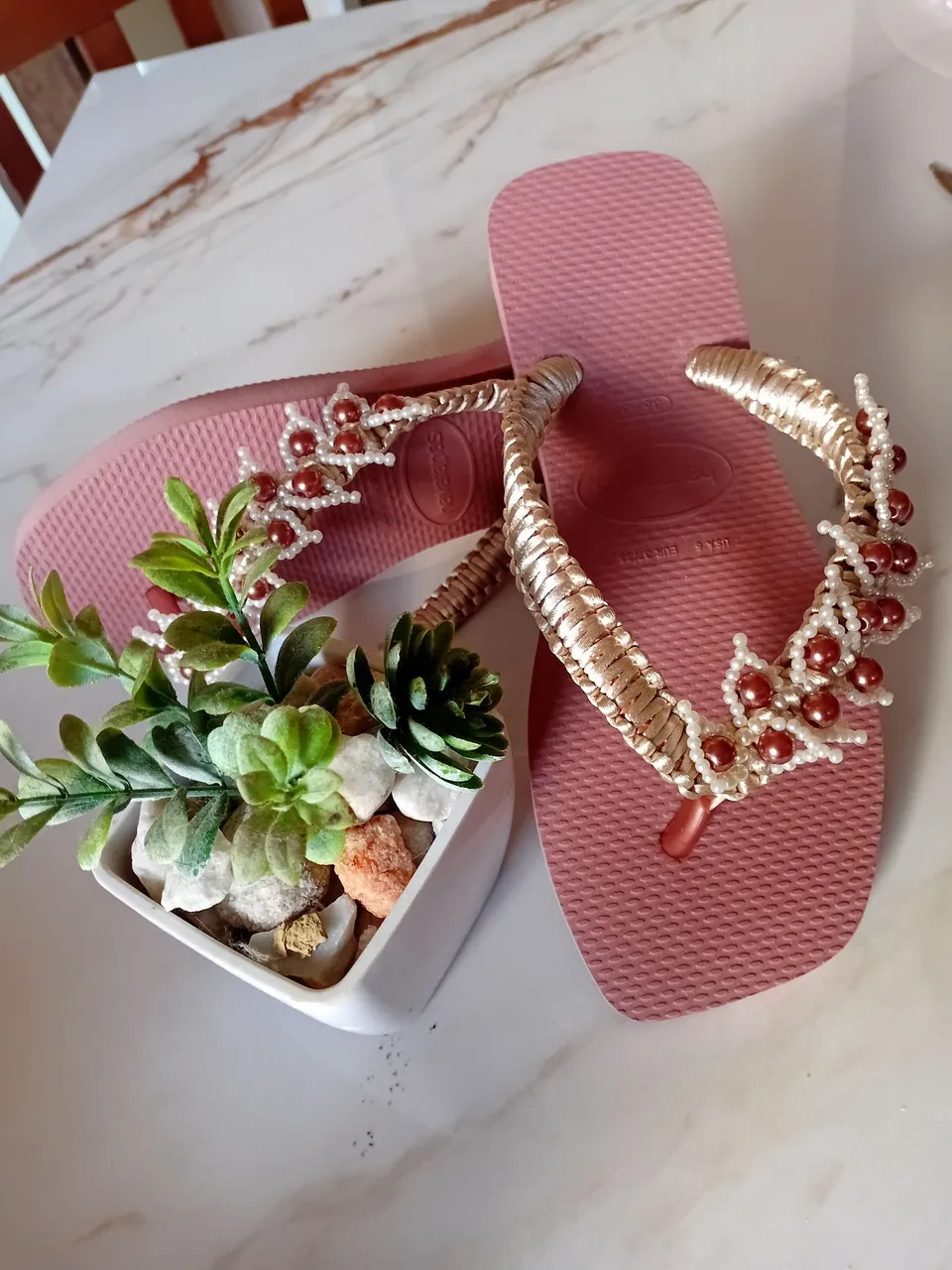 Chinelos Havaianas Rosa Decorados com Pedrarias