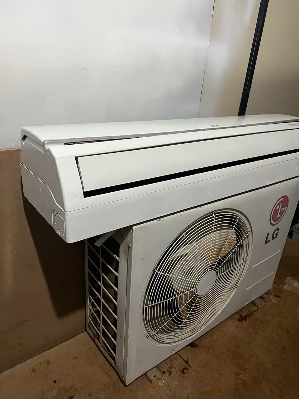 Ar condicionado 24 mil BTUs LG , 1 ano de garantia , preço de black friday 