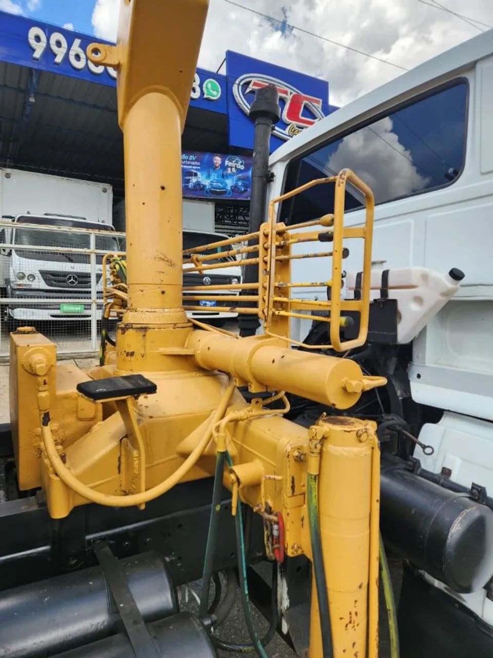 VW 13.130 CARROCERIA MUNCK  |  1986/1986 - Foto 4