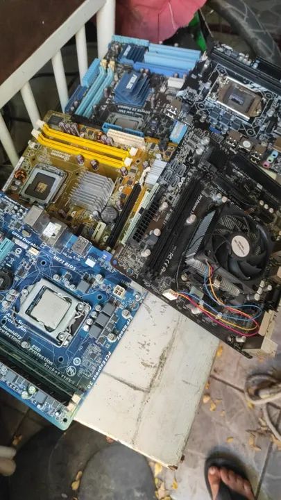 vendo placa maes H61soquete 1155   com defeito  35 reais  unidade - Foto 2