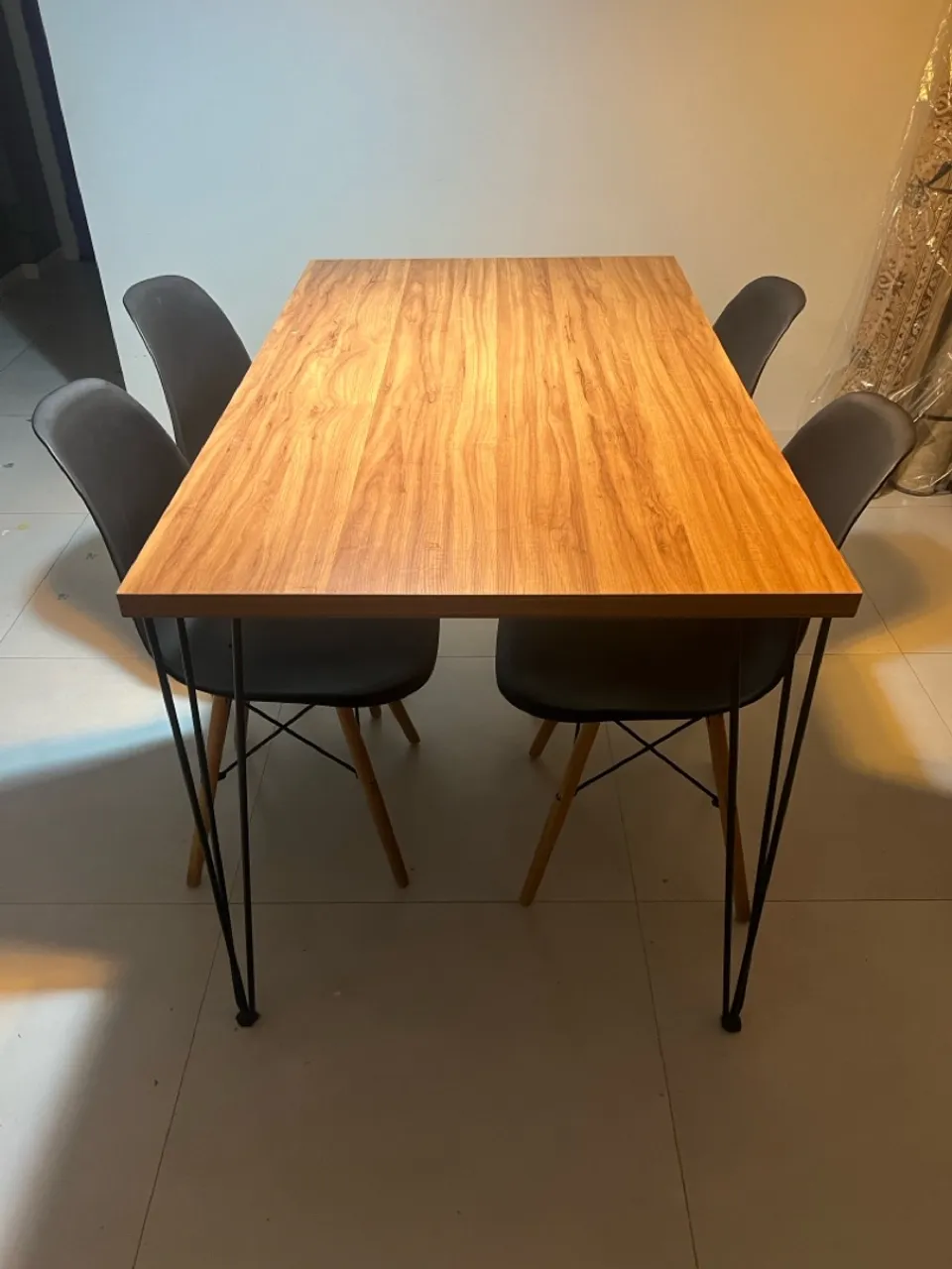 Mesa de Jantar e 4 Cadeiras - LEIA O ANÚNCIO