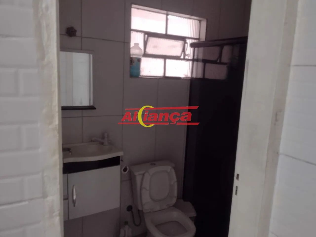 Casa com 2 dormitórios, garagem para 2 carros e amplo quintal com churrasqueira - Foto 4