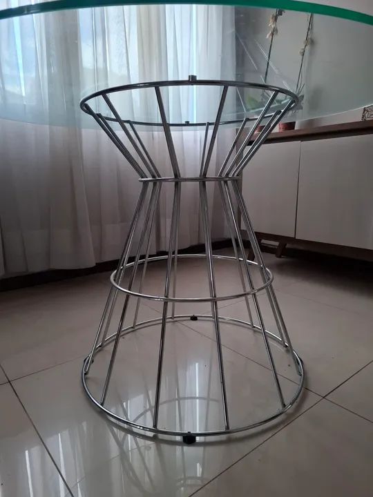 Mesa de Jantar de Vidro com Base de Metal - Foto 2