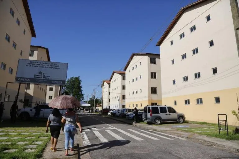 ?ALUGO APARTAMENTO MOBILIADO NA PRAIA DO "OUTEIRO" ?