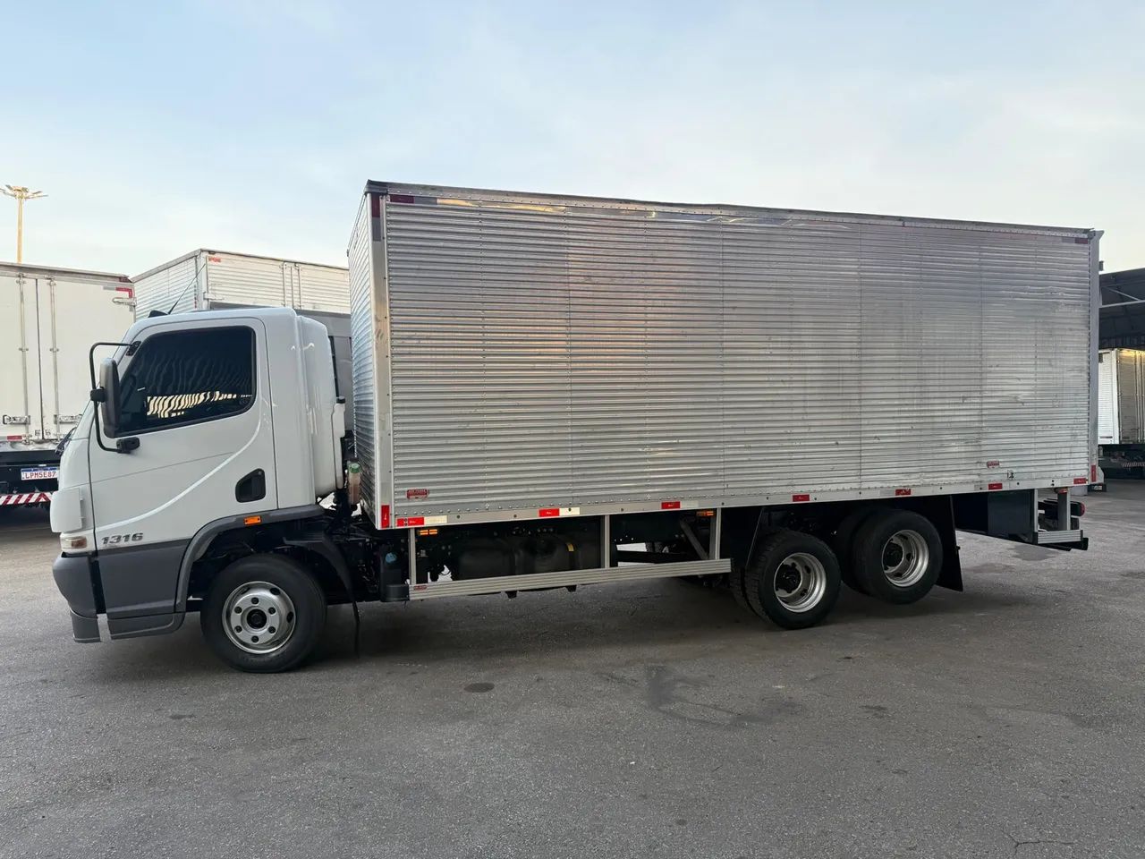 Mb 1316 baú  - Foto 4