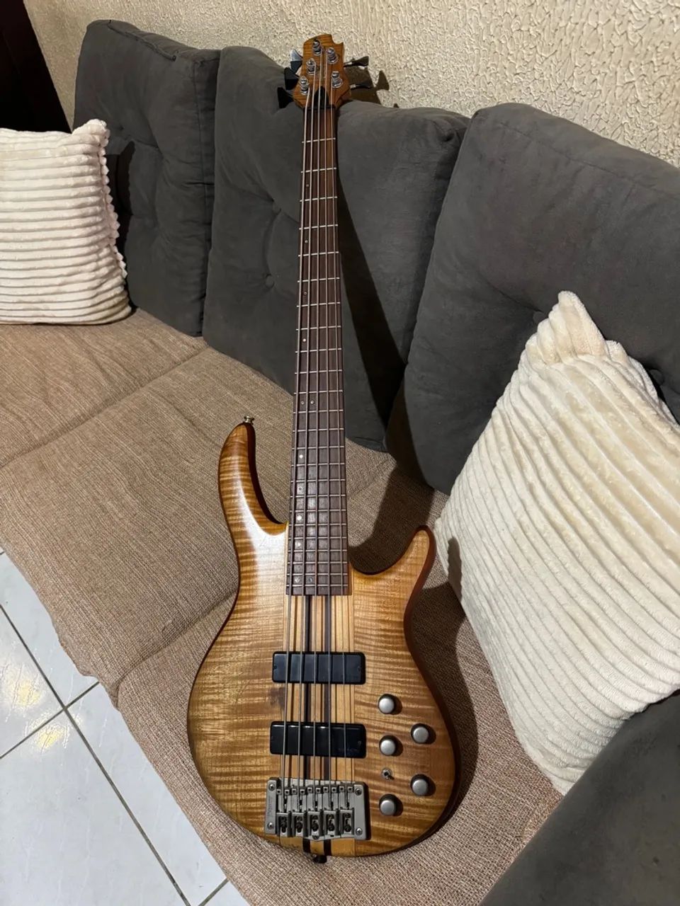Baixo CORT a5 todo BARTOLINI uma máquina 
