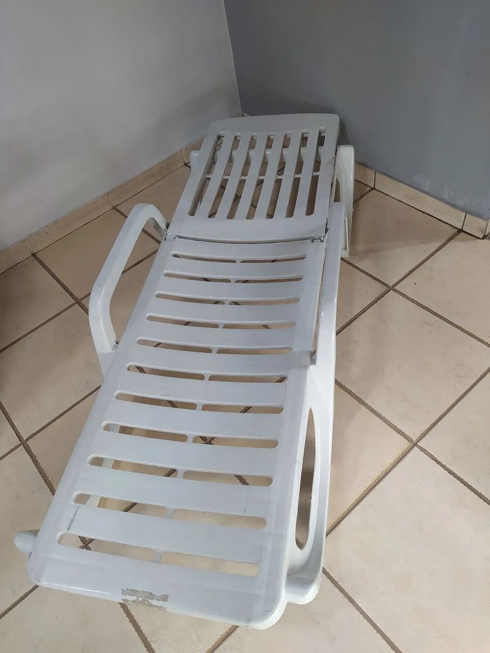 Espreguiçadeira para área de piscina  - Foto 2