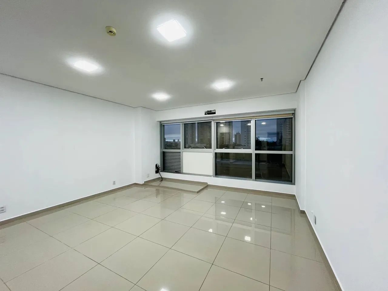 Sala para locação Helbor Dual Mogilar