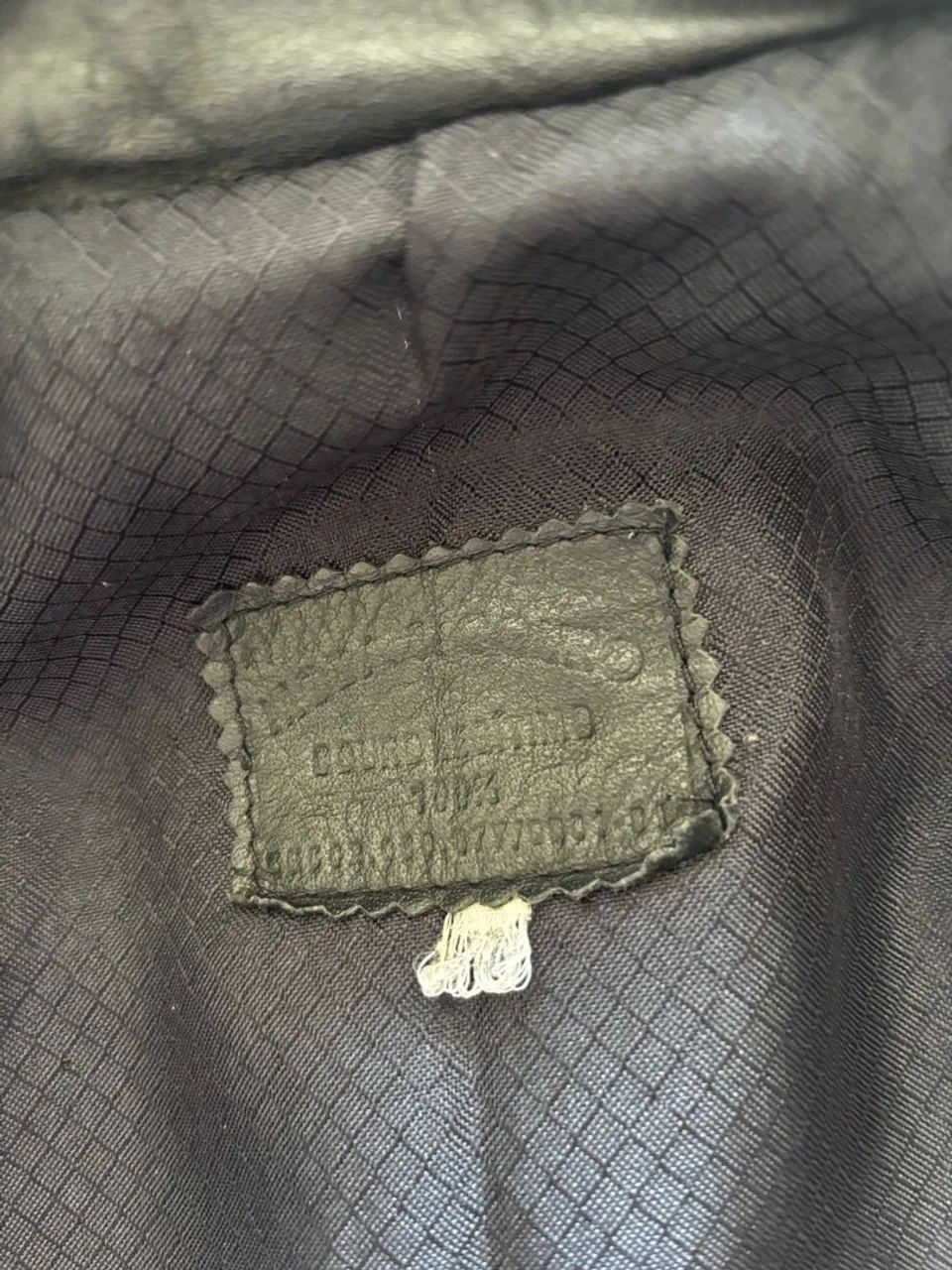 Blaser de couro preta feminina usado veste 38/40 150,00 Canoas - Foto 4