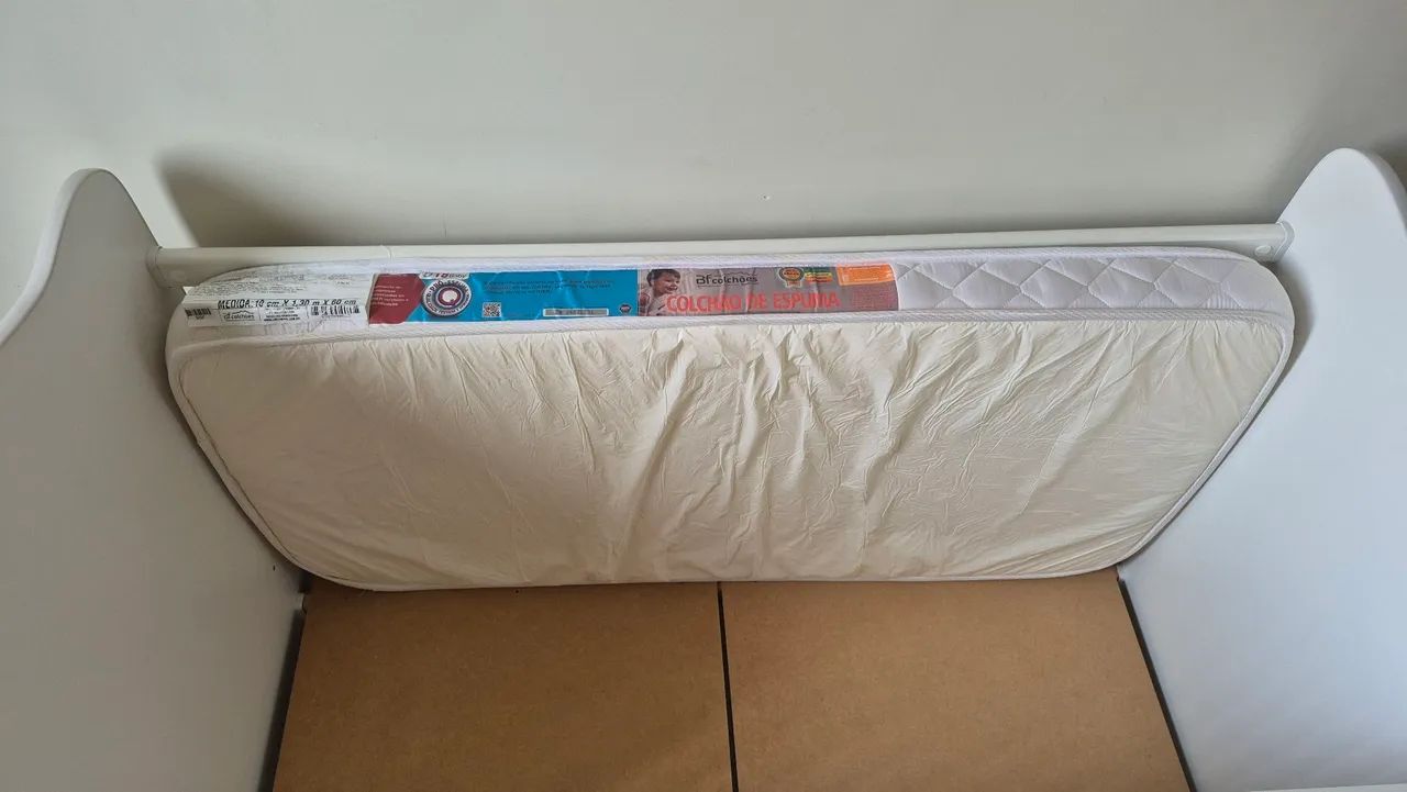 Berço com colchão excelente com rodízios  - Foto 4