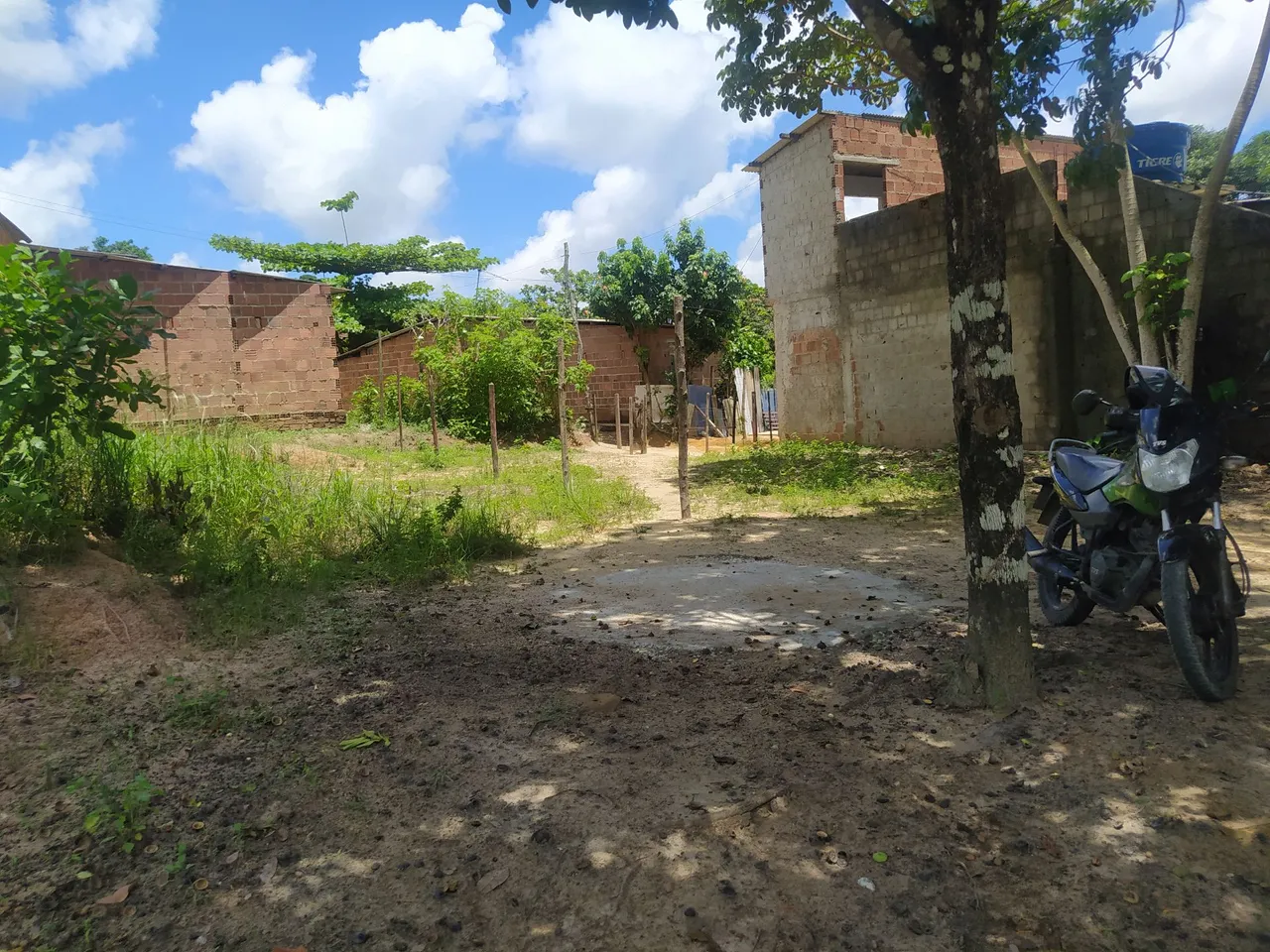 Terreno Próximo ao ATACAREJO ESCOLAS 3 COMÉRCIOS 