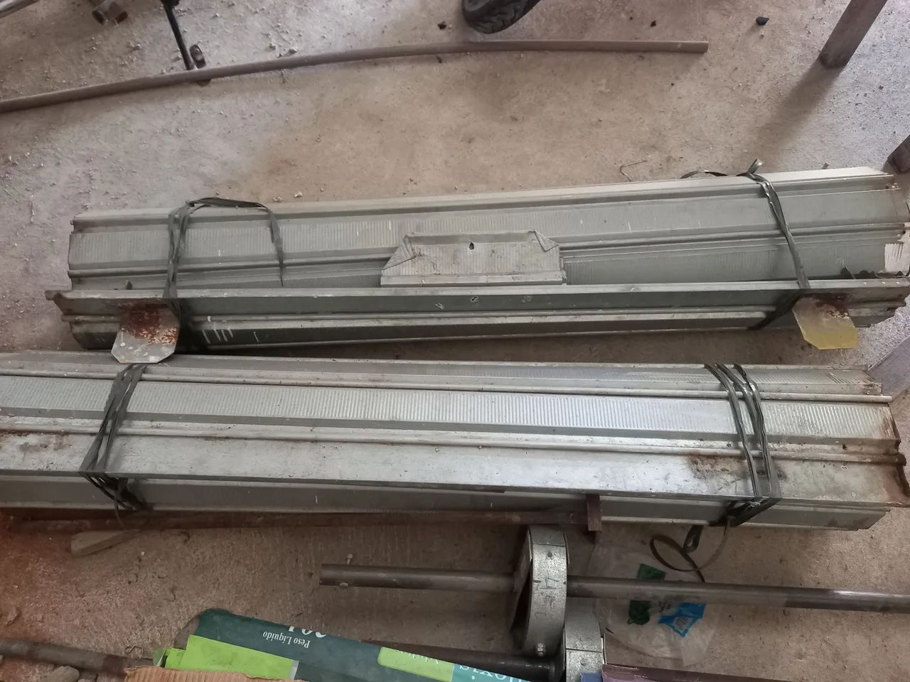 Portas de enrolar em alumínio usadas 1,5m de largura  800 cada  - Foto 2