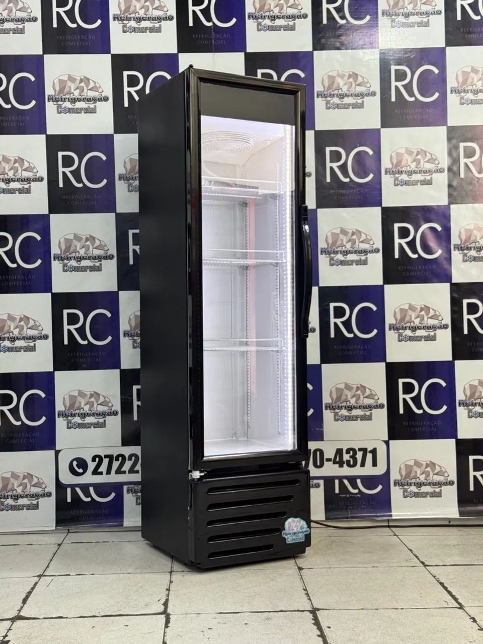 Geladeira expositora Slim com iluminação em led e grades reguláveis 