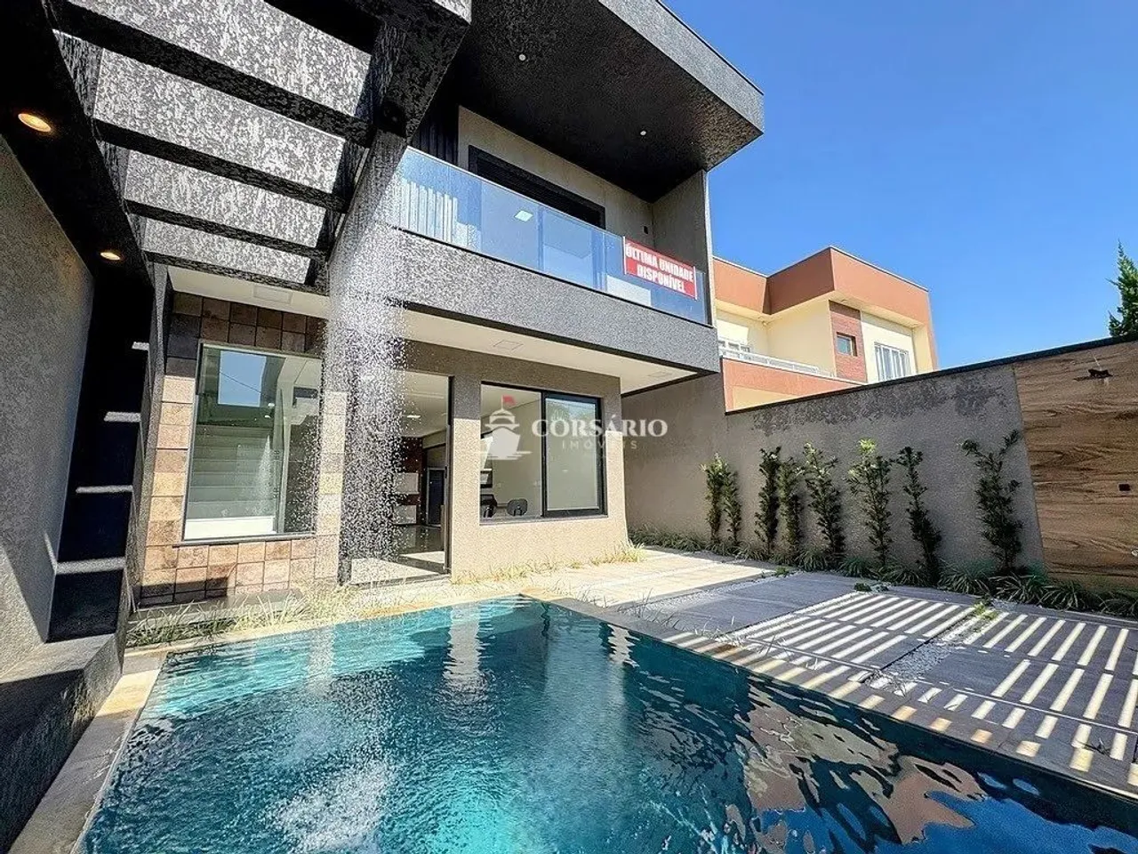 Sobrado triplex frente mar em Praia de Leste