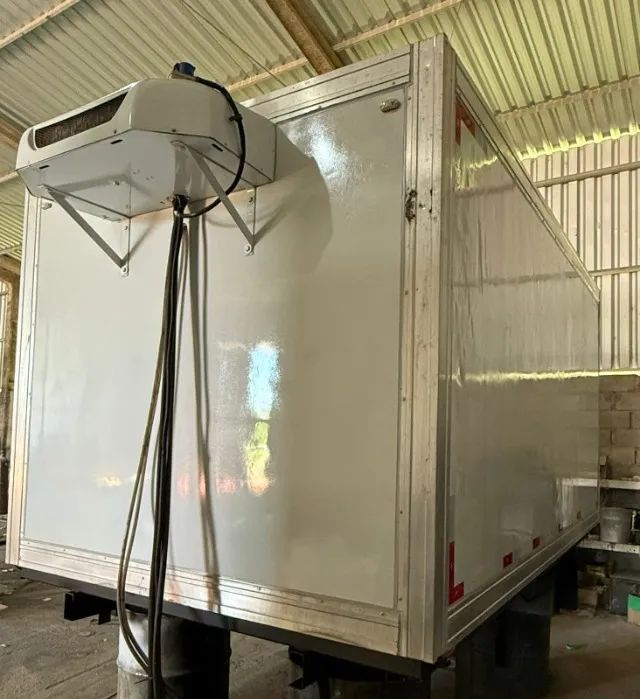 Baú frigorífico 3,70m com aparelho  - Foto 6