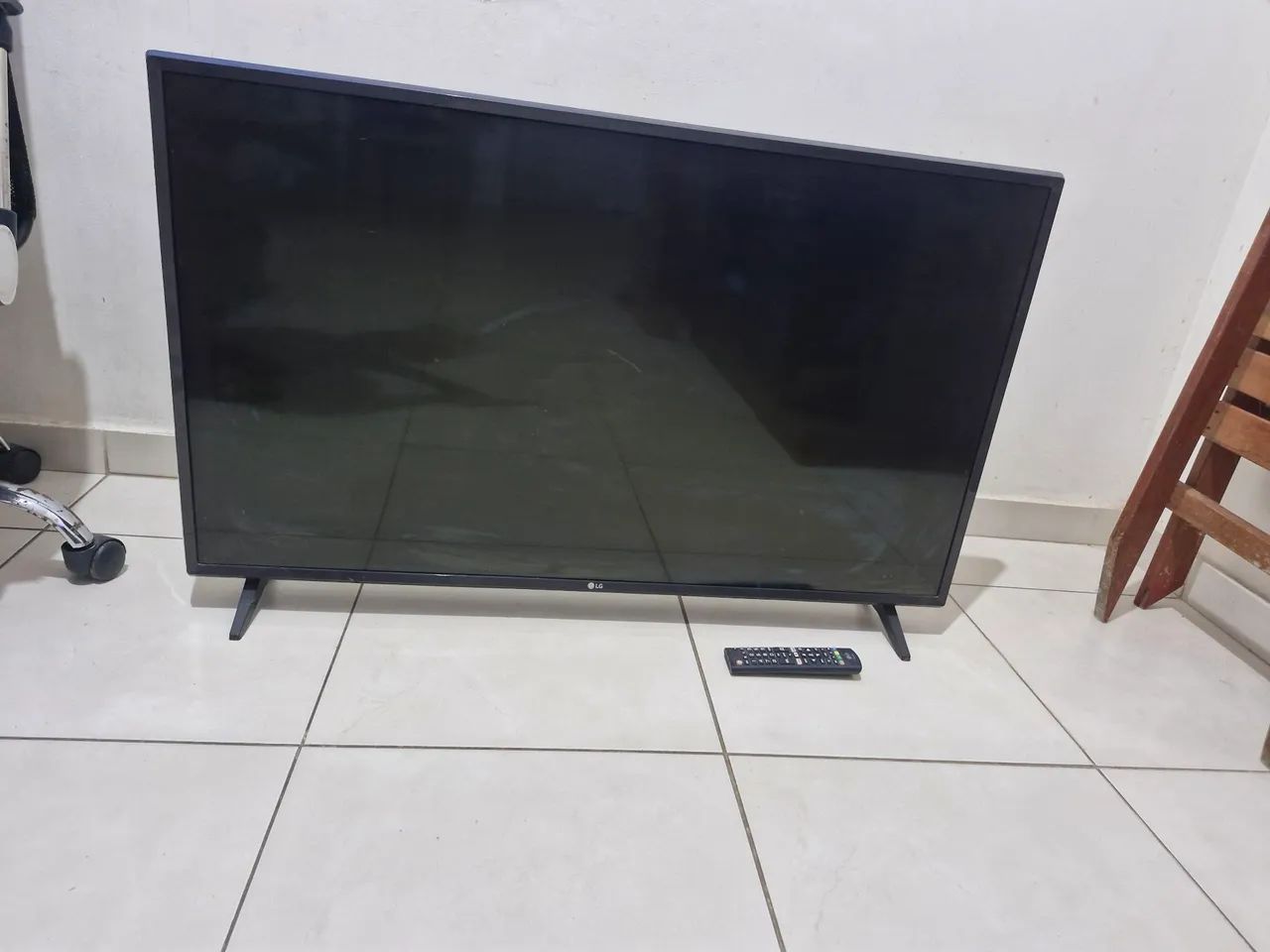 Vendo 2 TVs smarts, 32' e 46' polegadas - TVs - Colônia Terra Nova ...