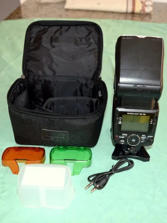 Flash Nikon SB700, Noviss Completo na caixa c/ 3 lens color originais sem uso. - Foto 2