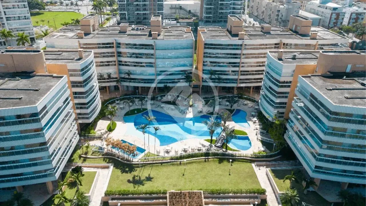 Apartamento 190m2 PORTEIRA FECHADA na Praia da Enseada | 4 dormitórios sendo 2 suites - 4 