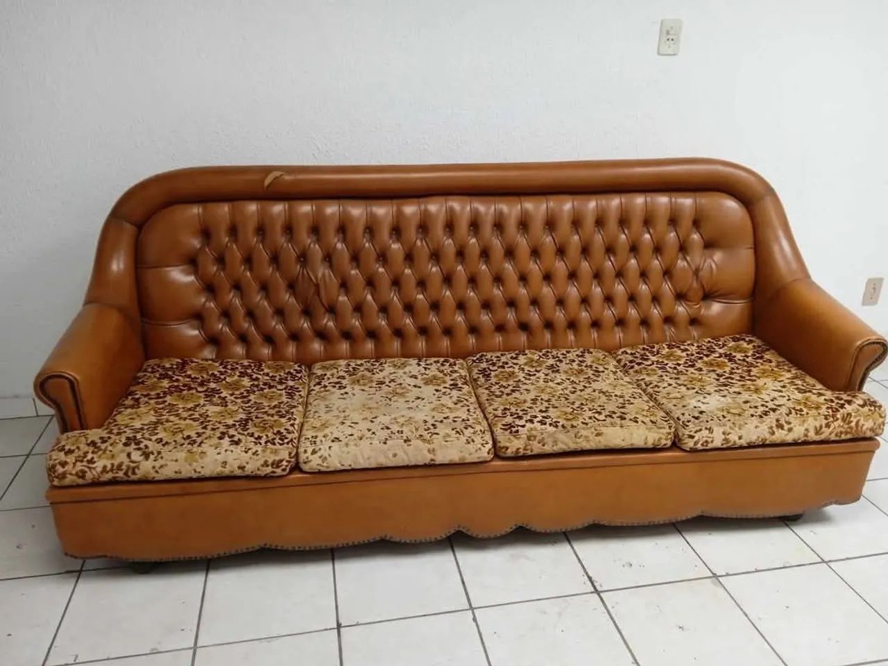 Old sofa64169933274115120