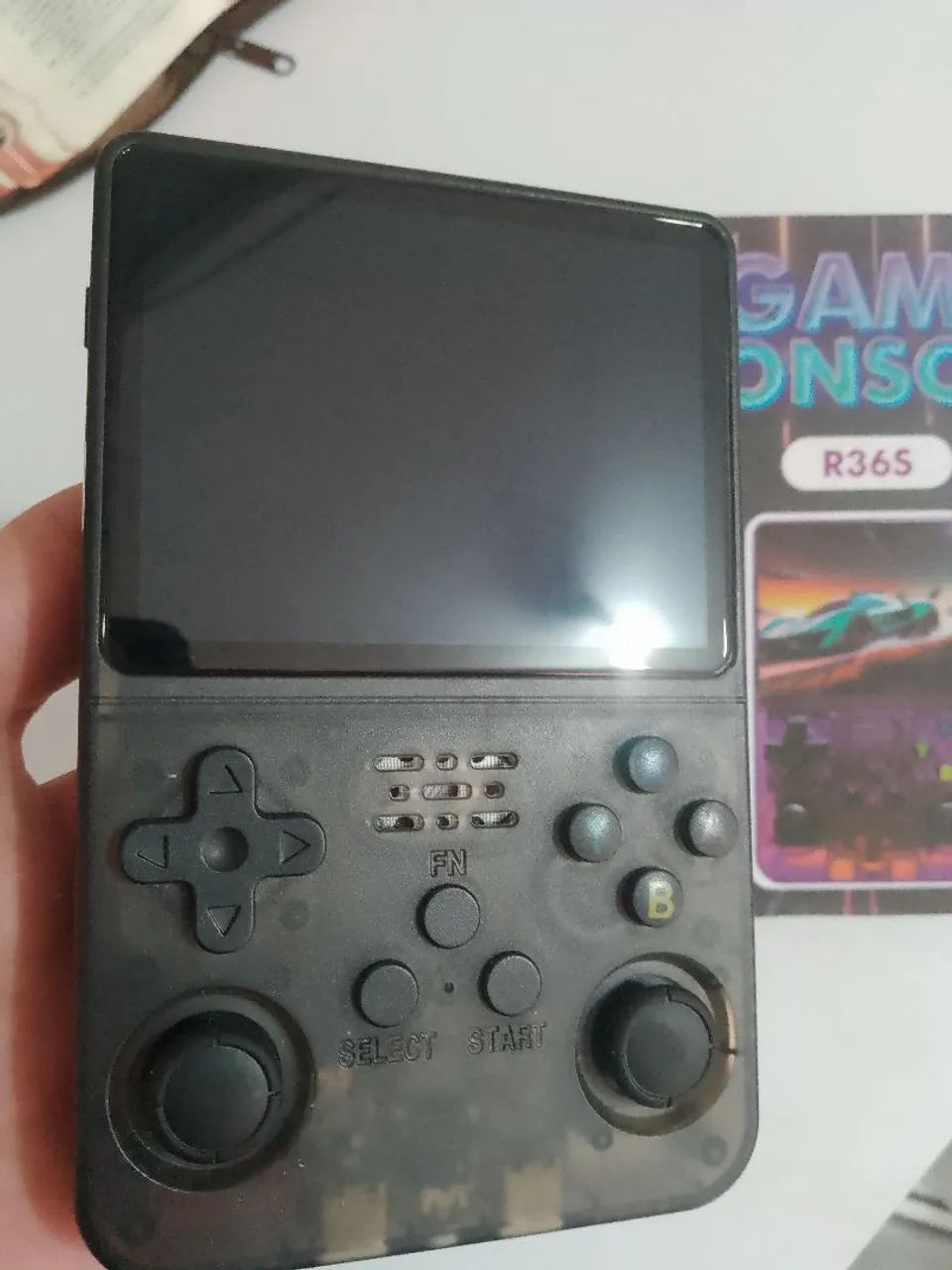 Console Portátil R36S - Reviva a nostalgia!