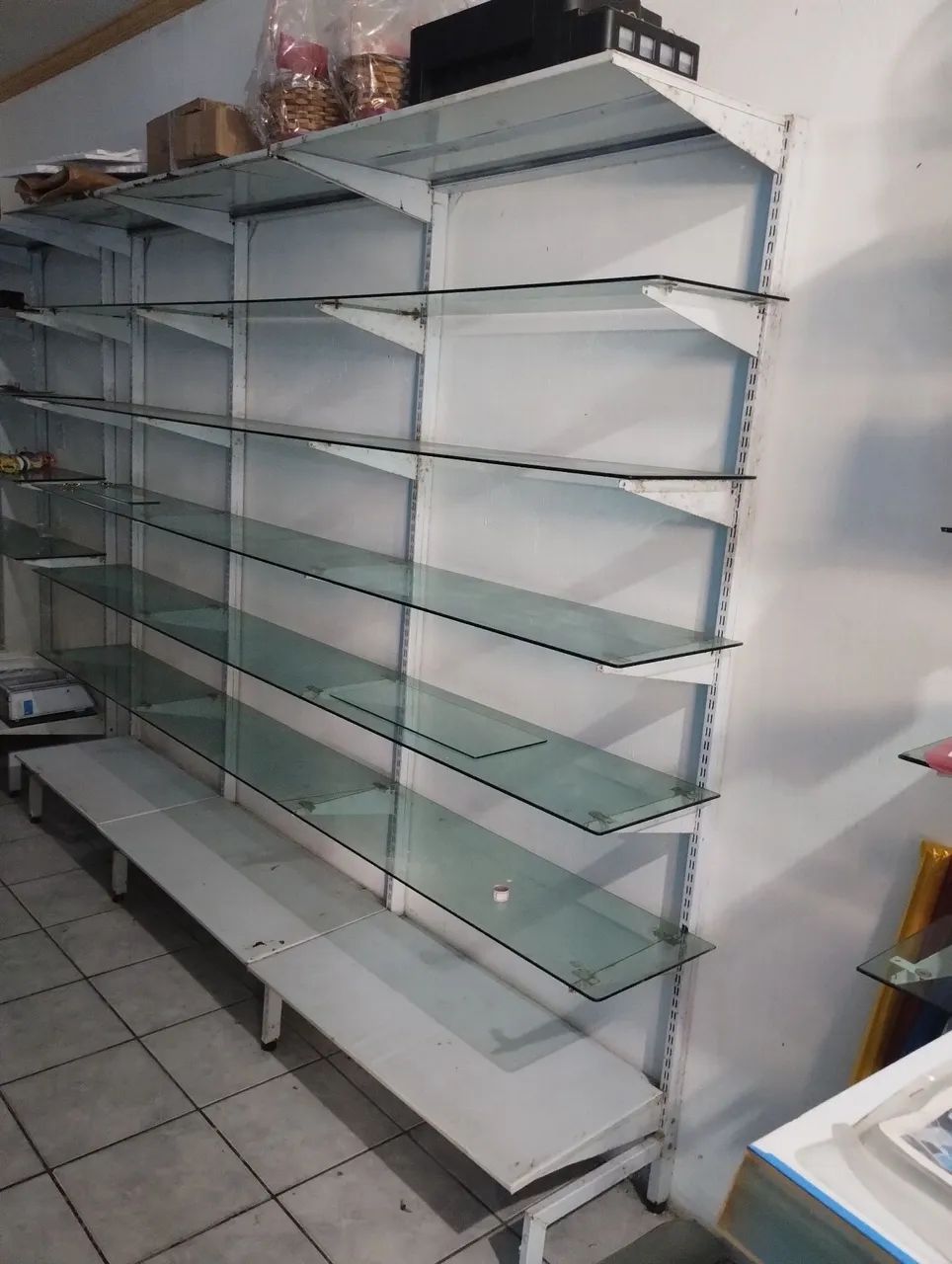 Prateleiras de Vidro para Loja - Expositores e Prateleiras