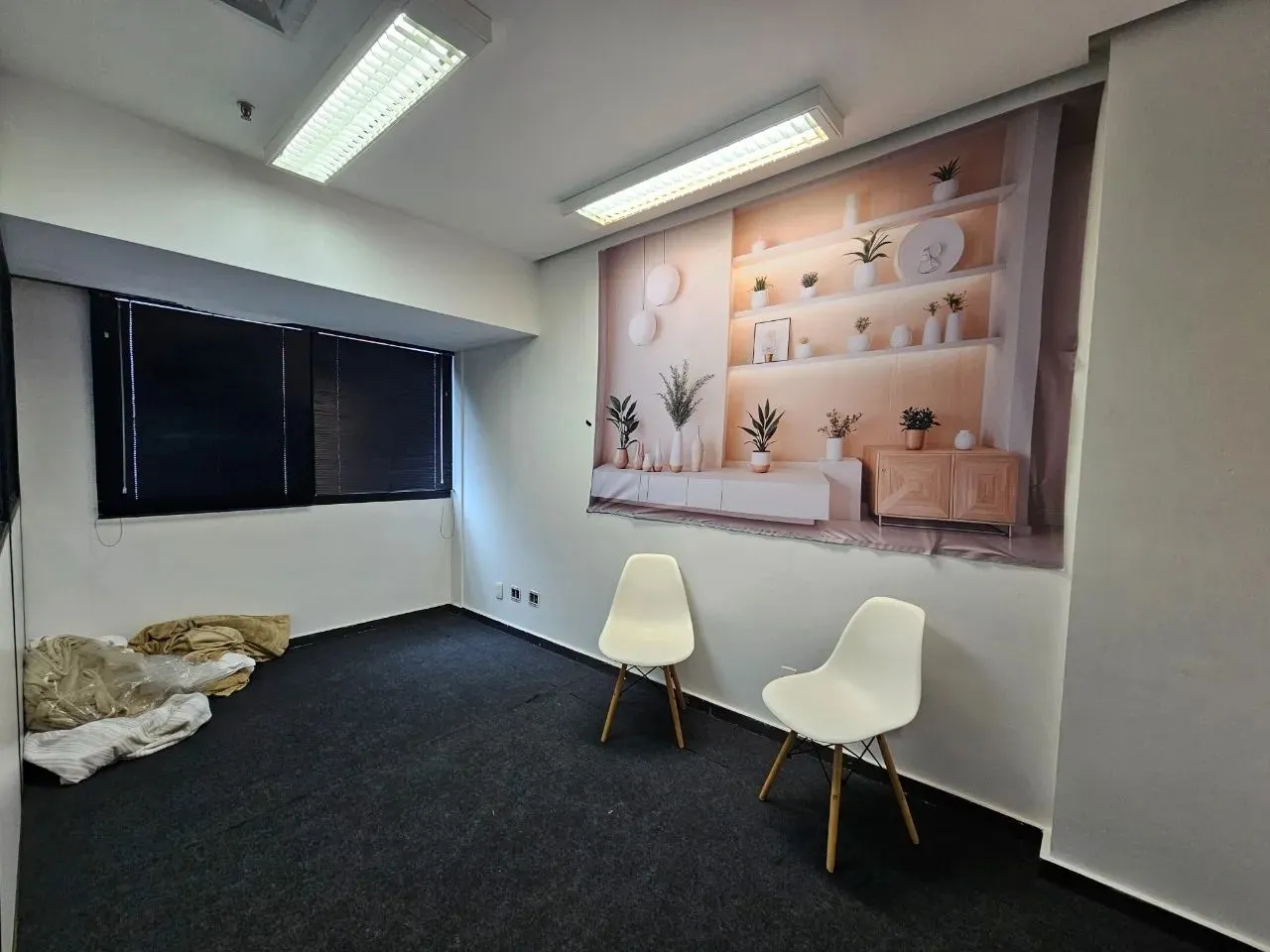 Sala Comercial em Condomínio para Locação na Barra da Tijuca - RJ: 2 Salas, 1 Banheiro, 1