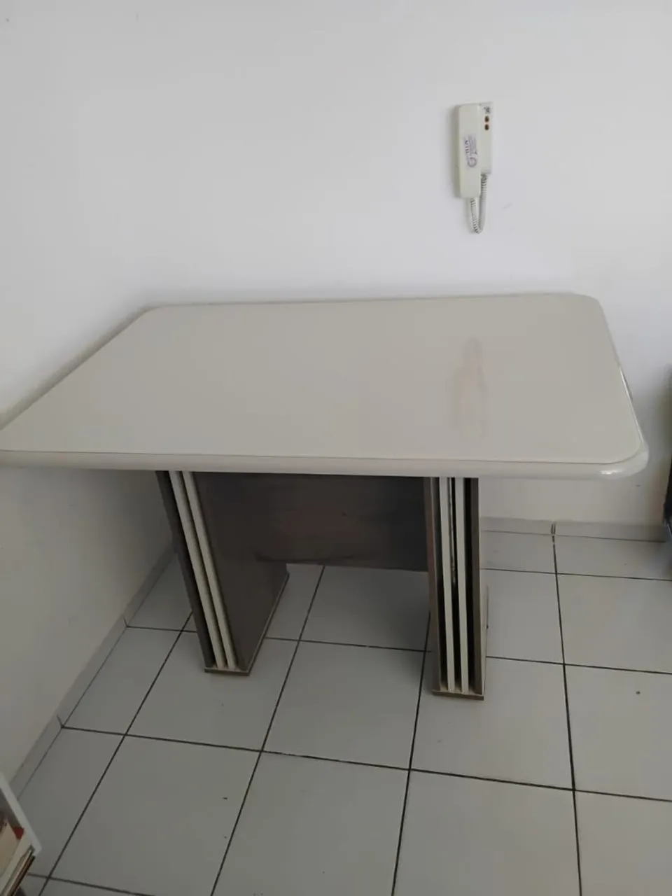 Mesa de escritório branca